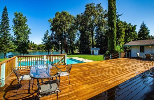 Cascade House | Riverside holiday home sleeps 10