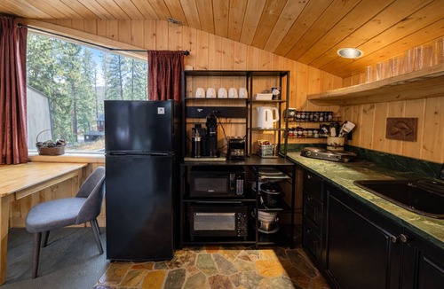 Leavenworth Apartment | Riverside Loft Suite | Live Like a Local | Firepit