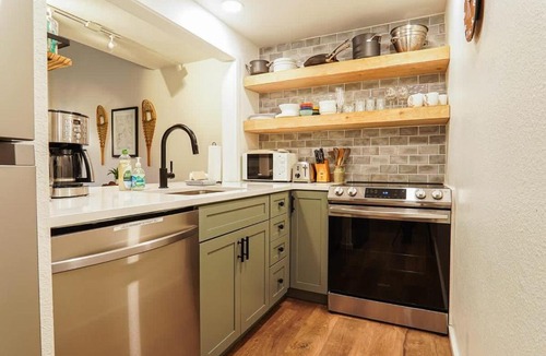 Glacier House | Riversong Retreat