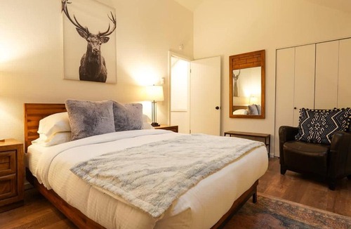 Glacier House | Riversong Retreat