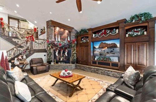 Riverton House | Riverton Luxury Estate with Private Pool - Family Theatre Hot Tub Gym