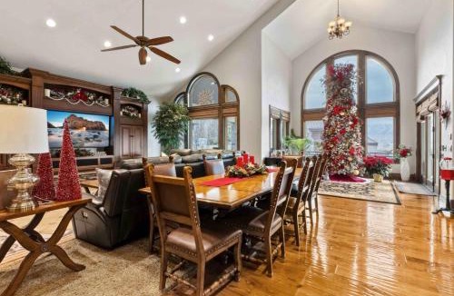 Riverton House | Riverton Luxury Estate with Private Pool - Family Theatre Hot Tub Gym