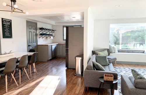 Springfield House | Riverwalk Retreat: Spacious, Hot tub, Near Autzen