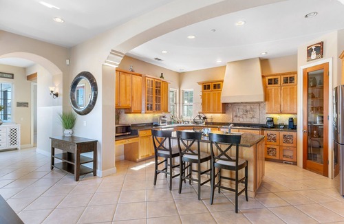 Mesa Rock House | Robinhood Estate with Pool 30 Night Minimum