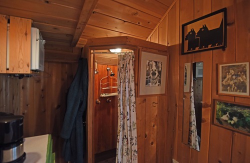 Brockway Cabin | Rock Pile at Speedboat Beach - AC & Hot Tub