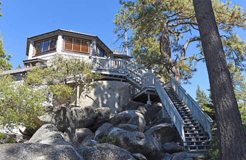 Brockway Cabin | Rock Pile at Speedboat Beach - AC & Hot Tub
