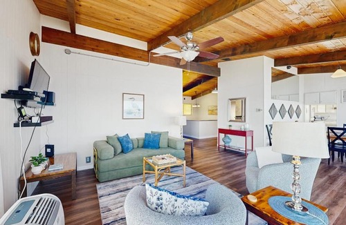 Bainbridge Island Apartment | Rockaway Beach View