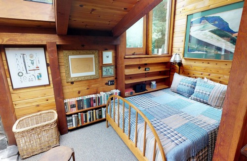 Jacoby Creek Cabin | Rocky Creek Cabin ~ Private Wooded Retreat w/Sauna!