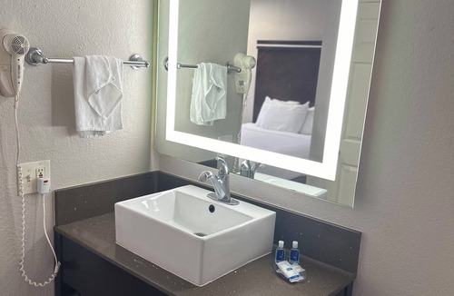 National City Hotel | Rodeway Inn National City San Diego South