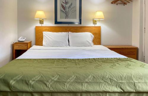 Omak Hotel | Rodeway Inn & Suites Omak - Okanogan