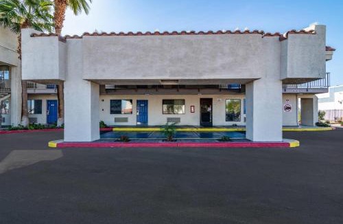 Thousand Palms Hotel | Rodeway Inn & Suites Rancho Mirage - Palm Desert Area
