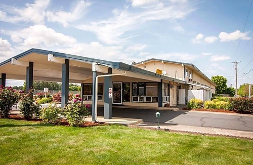 Albany Hotel | Rodeway Inn