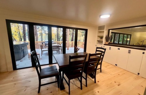 Redwood House | Rogue Reefs Riverfront Home