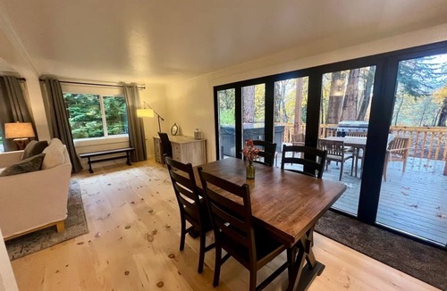 Redwood House | Rogue Reefs Riverfront Home