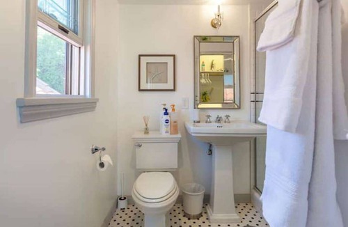 Hollywood Dell Apartment | Romantic and Historic Spanish Penthouse Studio - Hollywood Hills