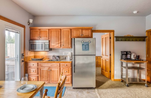 Seal Rock Apartment | Romantic Cutie in Seal Rock with Kitchenette, Gazebo, BBQ, Firepit, and Hot Tub!