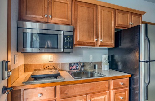 Seal Rock Apartment | Romantic Cutie in Seal Rock with Kitchenette, Gazebo, BBQ, Firepit, and Hot Tub!