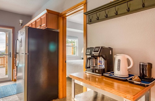 Seal Rock Apartment | Romantic Cutie in Seal Rock with Kitchenette, Gazebo, BBQ, Firepit, and Hot Tub!