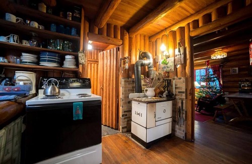 Rhododendron Cabin | Romantic Log Cabin Rental with Hot Tub near Mount Hood, Oregon