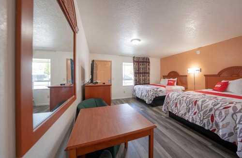 Madras Hotel | Room w/2 Queens Close to Round Butte Dam – Great Value for Explorers - 2 Rooms!