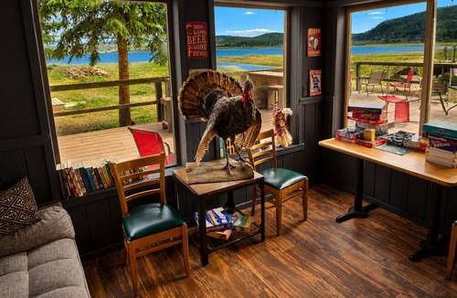 Mammoth Creek Hotel | Room With Scenic Lake And Mountain Side Views