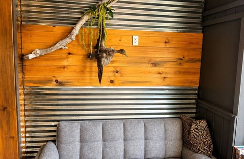 Mammoth Creek Hotel | Room With Scenic Lake And Mountain Side Views