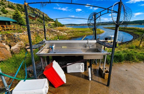 Mammoth Creek Hotel | Room With Scenic Lake And Mountain Side Views