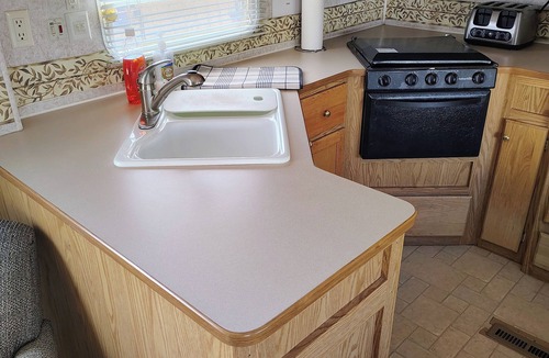 Scenic House | Roomy Bear Cave RV in the Desert in Marvelous Scenic, Arizona