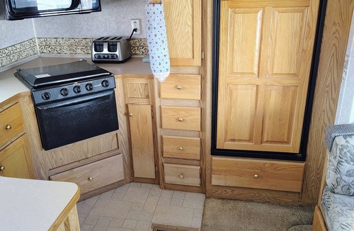 Scenic House | Roomy Bear Cave RV in the Desert in Marvelous Scenic, Arizona