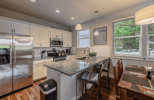 Ocean Shores House | Roost Cottage - Oyhut Bay Seaside Resort
