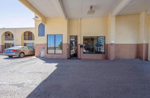 Allison Hotel | Royal Holiday Motel By Belvilla Gallup I-40