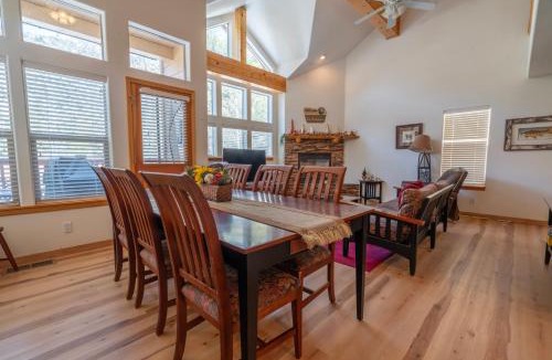 June Lake House | RR-Hideaway Down Cyn 104