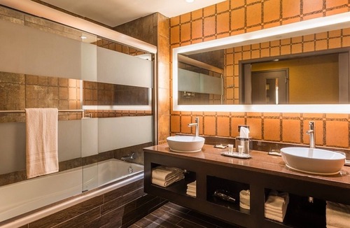 Sunrise Manor Hotel | Rush Tower - West End Suite at Golden Nugget Las Vegas
