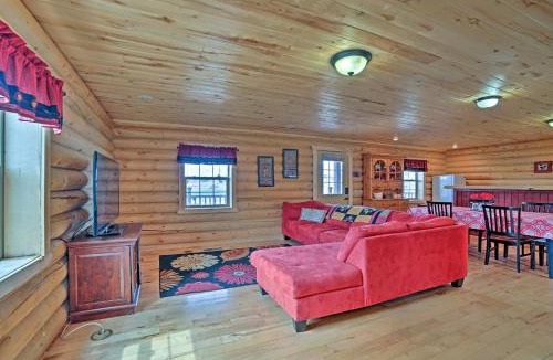 Sterling House | Rustic Cabin Near Palisade State Park w/Deck!