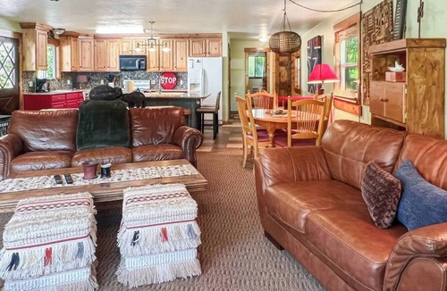 Cascade House | Rustic Log Cabin Retreat Near Lake Cascade
