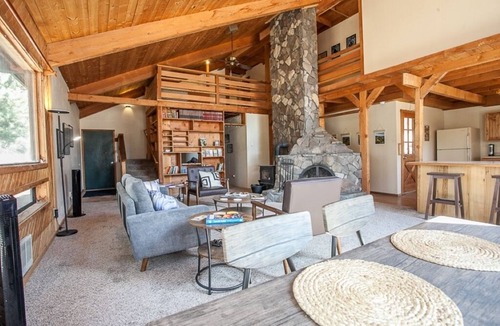 The Dalles House | Rustic Retreat - 3 Bedrooms, 3 Bathrooms - Beautiful Cabin on 5 Acres of Land
