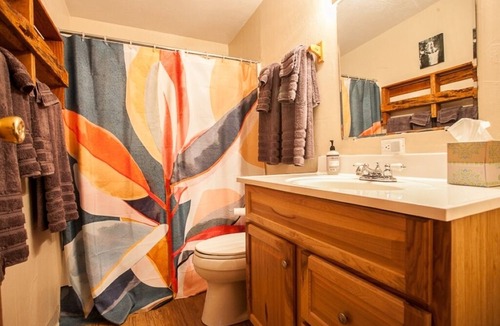 The Dalles House | Rustic Retreat - 3 Bedrooms, 3 Bathrooms - Beautiful Cabin on 5 Acres of Land