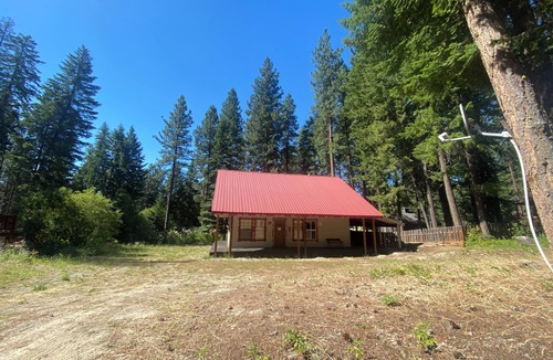 Leavenworth Cabin | Rustic Retreat in Charming Leavenworth- Wifi and W/D!