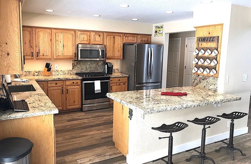Ponderosa Trails House | Rustic Topaz Cabin Retreat - Grand Canyon, Snowbowl, Sedona