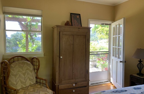 St. Helena Bed & Breakfast | RustRidge Bed and Breakfast - Poolside Room