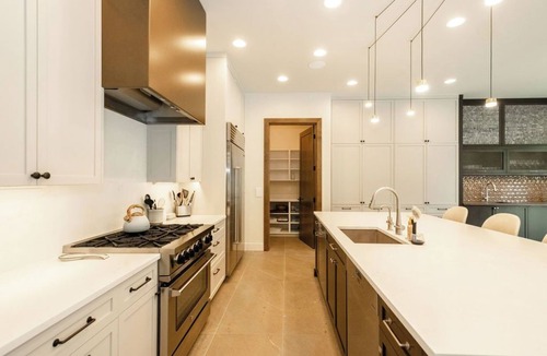 Sunriver House | Sable Rock Retreat- Modern Luxury w/5 beds, 6 ba, spa, sauna, 2nd living room.