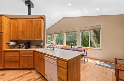 Ardenvoir House | Salmon's Rest - Rural Riverfront Retreat