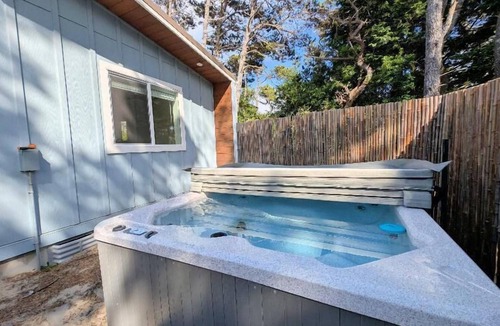 Florence House | Salt Water Bungalow, walk the dog to Heceta Beach.