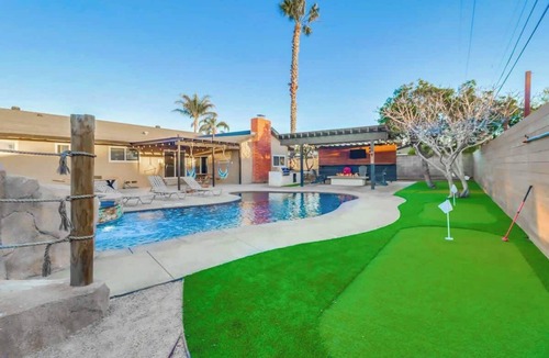 Lincoln Acres House | Salt Water Pool & Mini Golf - Close to Downtown