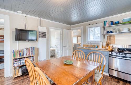 Rockaway Beach House | Saltair Creek Cottage - Meredith Lodging