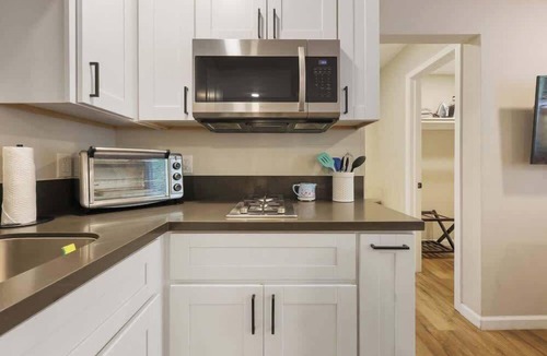 Fairmount Park House | San Diego Getaway ★ 2-in-1 House & Private Studio