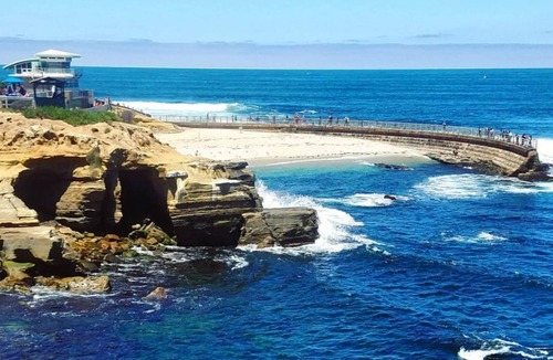 Village of La Jolla House | San Diego Getaway! Two Comfortable Units, Restaurant, Minutes to Sunset Cliffs