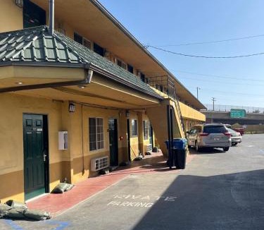 Palm City Hotel | San Diego Inn