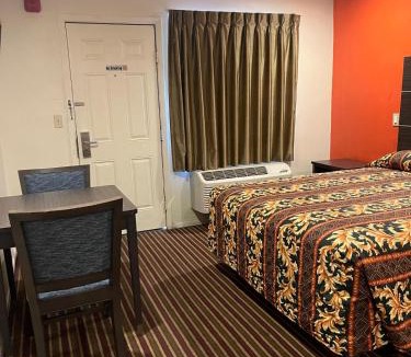 Palm City Hotel | San Diego Inn