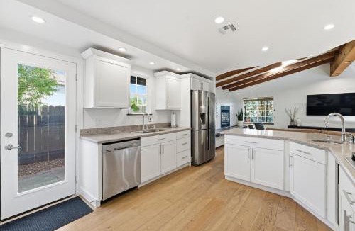 Fairmount Park House | San Diego Luxxe Retreat-Pool, Hot Tub & Speakeasy